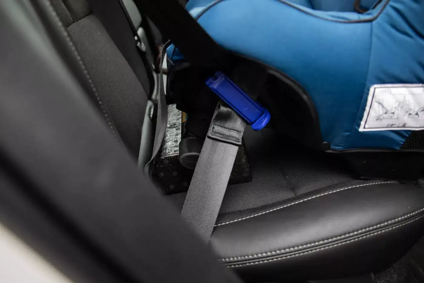 CUÑA ADAPTADOR AXKID PARA SILLA DE COCHE